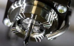 fraisage cnc d'une pièce en métal